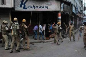 भारतकाे वाराणसीमा झडपले लियो हिंस्रक रूप