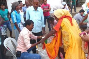 युवाहरुको अगुवाईमा विपन्न परिवारलाई सहयोग