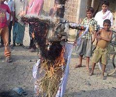 मन्त्री पदको सपथ लिएका आलमको आफ्नै क्षेत्रमा पुतला जलाइयो