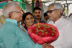 बिहारमा नीतिश-लालु गठवन्धन दुई तिहाइ, नीतिश मुख्यमन्त्री