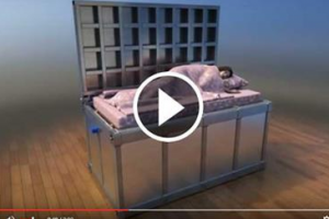 भूकम्पले घर नै भत्किएपनि सुतेको मानिसलाई केहि नहुने खाट बन्यो (भिडियो)