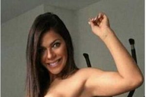 मोडलले शरीरको सबै कपडा खोलेर राखिन् फोटो !