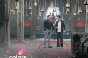 सलमान र शाहरुखले जुत्ता लगाएर मन्दिरमा छिरेपछि बबाल