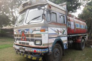 अवैध डिजल सहित टयाङकर प्रहरी नियन्त्रणमा