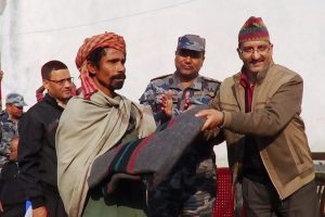 विपन्नलाई कम्बल बितरण