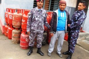 ग्यास कालोबजारीमा पक्राउ परेका म्यानेजर सार्वजनिक