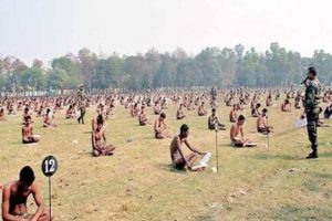 सेनाले चिट चोर्लान भन्दै भारतमा अन्डरवेयर लगाएर परिक्षा दिन लगाईयो