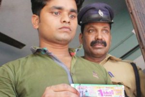 मजदुरी गरेर कमाएको ५० रुपैयाँले बनायो करोडपति