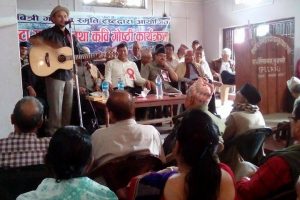 इनरुवामा साहित्यिक जमघट – धर्मेन्द्र सेवानको गितमा झुमे साहित्यकार (भिडियो)