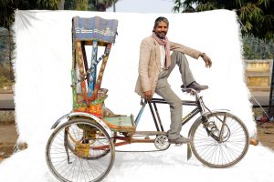 पाँच जनालाई रिक्सा हस्तान्तरण