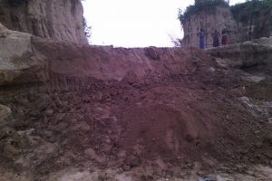 माटोको ढिस्कोले पुरिएर बालकको मृत्यु