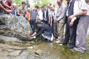 पेट्राेलकाे खानी खाेज्दै चिनियाँ विशेषज्ञसहित मन्त्रीकाे जम्बाे टाली गाउँगाउँमा