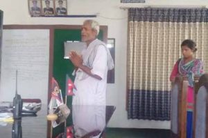 छोराले विजातीय बिहे गर्दा बाबुलाई जुत्ताको माला लगाइदिएर गाउ परिक्रमा