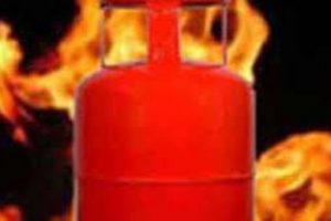 यसकारण पड्किन्छ ग्यास सिलिन्डर
