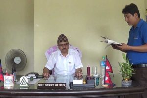 ढुङ्गा गिटी ढुवानी इजाजत माग्दै ट्याक्टर संघले बुझायो ज्ञापन