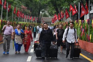 अफगानिस्तानबाट छुट्टीमा आएका अन्योलमा