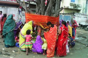तराई मधेशका मैथिल महिलाहरुले सावित्री पर्व मनाइदै