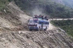 बिना रूट परमिटका बस फिर्ता : यात्रु अलपत्र