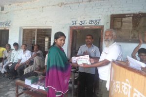 संस्कृत र नेपालीमा उत्कृष्ट अंक ल्याउने विद्यार्थी पुरस्कृत