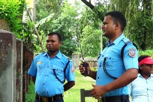 बाटोबाटोमा रकम असुल्दै प्रहरीका दुई हवल्दार