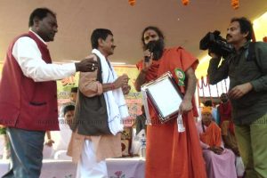 स्वामी रामदेवद्वारा विशेष पुजापाठ