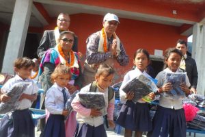 बालबालिकाहरुलाई स्वीटर वितरण