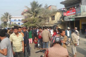 अज्ञात समुह द्वारा दिउसै लुटीयाे चारलाख रूपैया