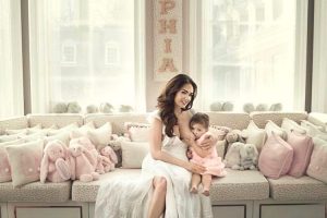 ब्रिटिस मोडल जसको स्तनपान गराएको तस्बिरले हंगामा