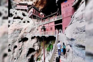 वर्षौ देखी एउटै खम्बामा अडिएर रहेको दुनियाकै अनौठो मन्दिर