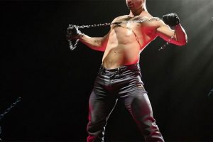 लण्डनमा नाङ्गो शरीर देखाउने पुरुषको अभाव