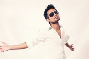 “चल्नु भन्दा टिक्नु ठुलो कुरा”- गायक समीर बिक (भिडियो)