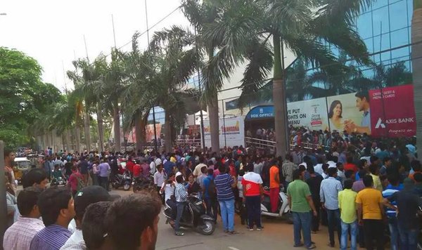 बाहुबली-२ हेर्नेको टिकट क्रेज : उज्यालो नहुँदै लाइनमा, अमेरिकामा प्रिबुकिङबाटै २० लाख डलर कमाइ