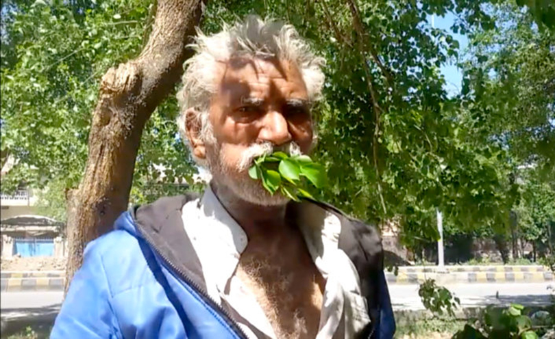 २५ वर्षदेखि घास मात्र खाएर बाँचिरहेका यी व्यक्ति (भिडियाे सहित)