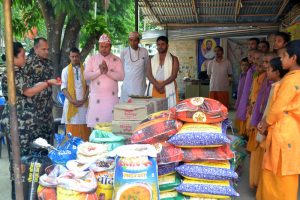 सताक्षी धाम आश्रमलाई नेपाली सेनाको पुर्वि पृतना मुख्यालय इटहरीको खाद्यान्न सहयोग