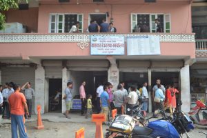 यातायाता कार्यालयका कर्मचारी घुस लिँदा लिँदै पक्राउ