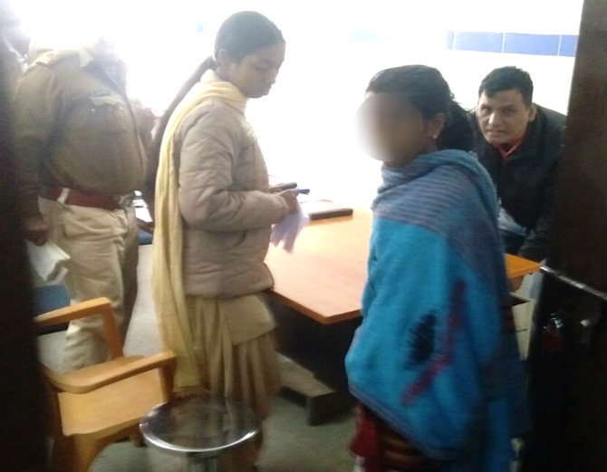 आफ्नै दाजुले बलात्कार गरेपछि आमालाई सुनाइन्, आमाको जवाफले छाँगाबाट खसिन्