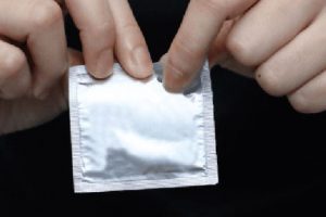 नेपालमै यस्तो चलन! मेलाको अवसरमा यूवायूवतीहरुको भागी विवाह,कण्डम वितरणको अभियान