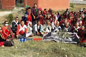 बिदा कटौतीको विरोधमा सुनसरीमा गुरुङ समुदायको धर्ना