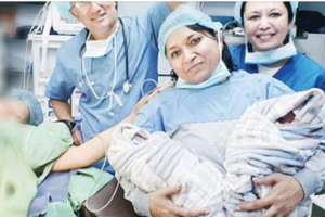 नेपालमै एक महिलाको ५४ वर्षमा जुम्ल्याहा टेस्टट्युब बेबी