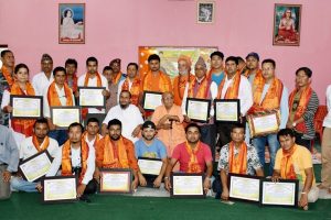 जगद्गुरु बालसन्तद्वारा दर्जनबढी पत्रकारलाई सम्मान