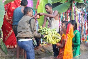 उदाउँदो सूर्यलाई अघ्र्य दिई छठ सम्पन्न (फोटो फिचर)
