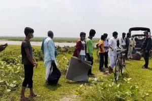 झाडीमा लुकेर बसेका १२ जना कोशी किनारबाट पक्राउ