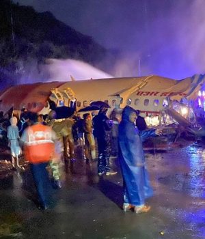 एयर इन्डिया एक्सप्रेसको विमान केरलको कोजिकोडमा दुर्घटना