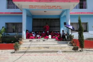 तलब माग गर्दै नगरपालिकामा धर्ना