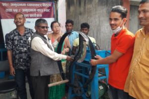 सुनवर्षी नगरपालिकाद्वारा किसानलाई कृषि सामाग्री वितरण