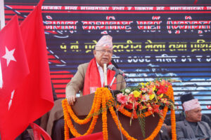 ओलीले एमाले सिध्याएको माधवको दाबी