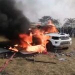 भीडले जलायो ४ वटा भारतीय गाडी