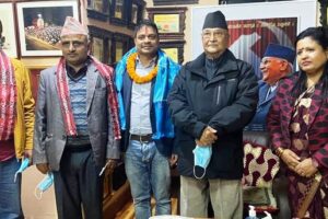 मेहता एमालेमा प्रवेश, ओलीले गरे स्वागत