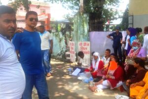 हटाइएका कर्मचारीको आन्दोलन जारी