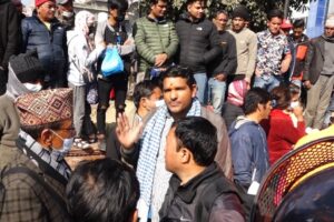 उपचार सेवा माग गर्दै  बिरामीहरुले  प्रदर्शन गरे